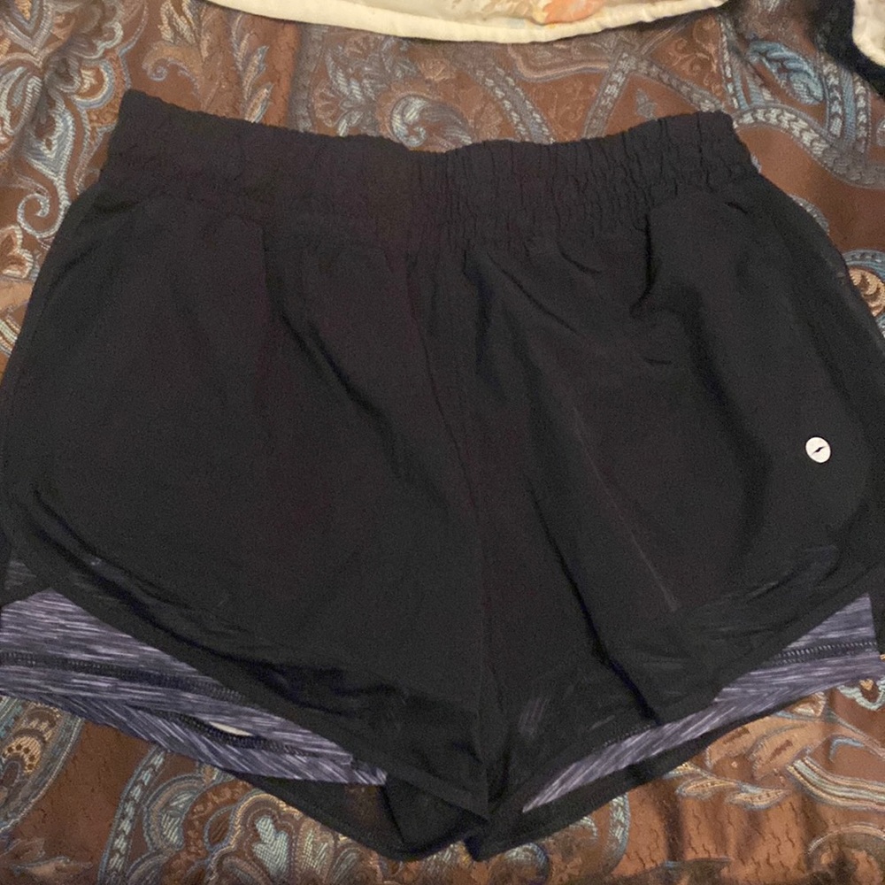 Nice Avia black shorts size small.